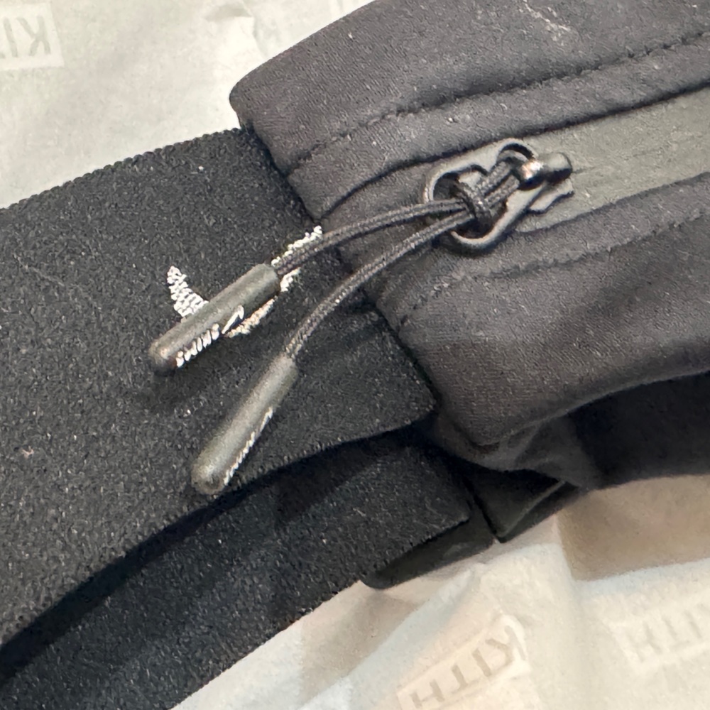 SKIMS Nike Waist Purse - Picture 5 of 7